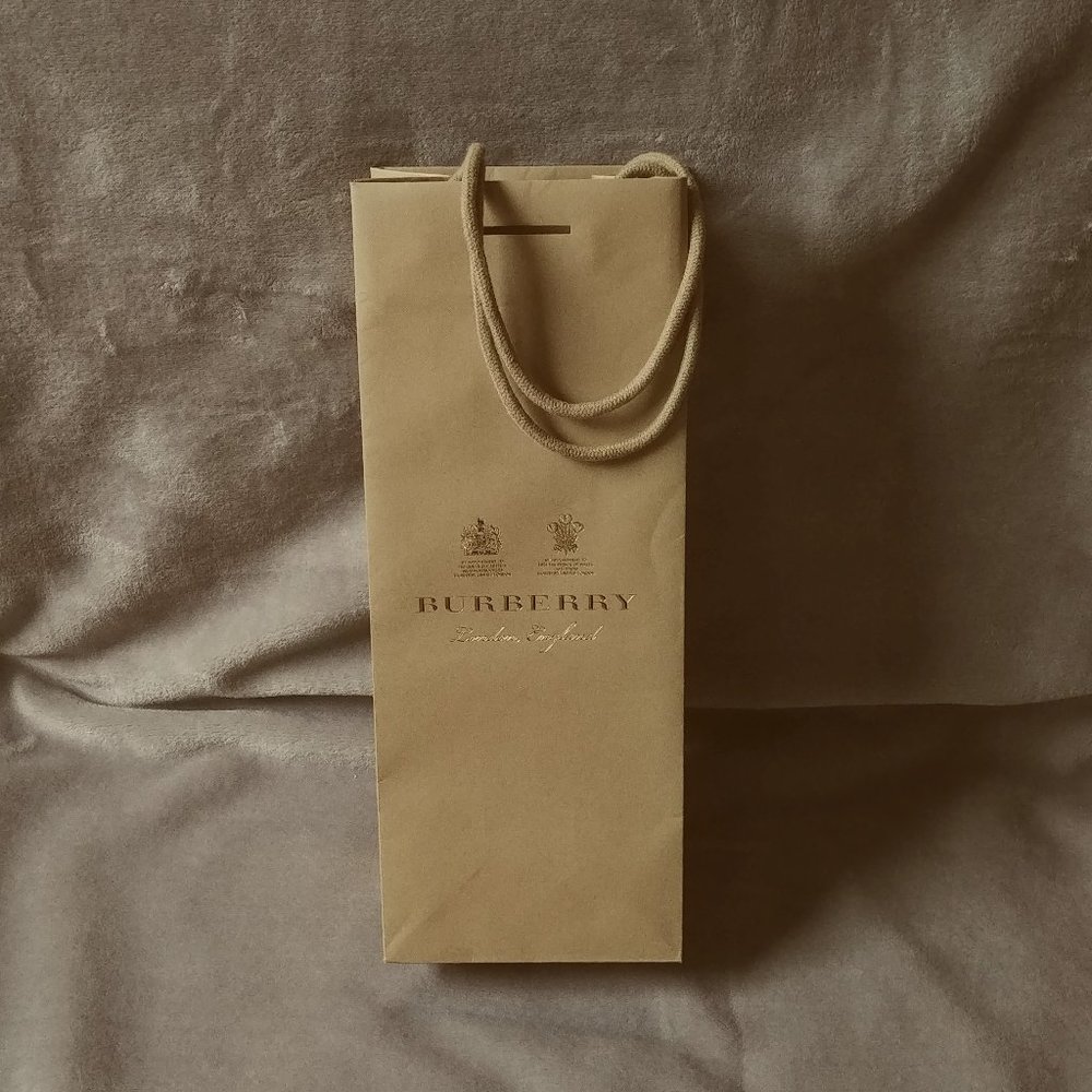 🌈 2/$25 Burberry kraft paper bag